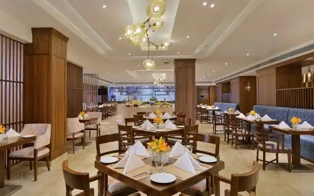 Radisson Chandigarh Zirakpur dining 