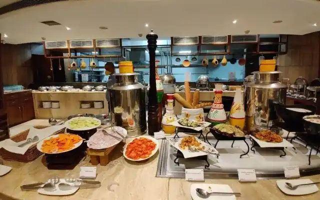 Radisson Chandigarh Zirakpur dinin 