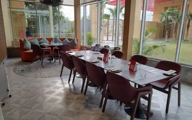 Radisson RED Chandigarh Mohali dining 1