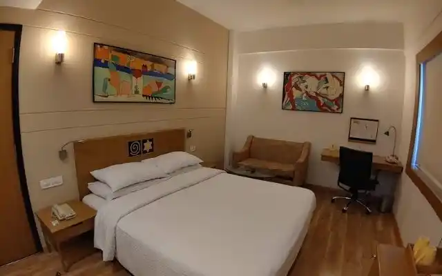 lemon tree hotel chandigarh room 2