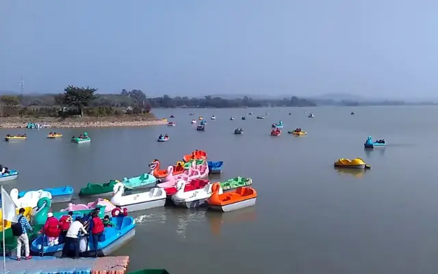 Places To Visit in Chandigarh For Couples: Boating