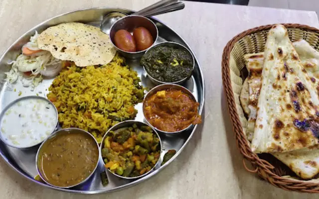 Chandigarh Famous Food | Gurbax | Thali