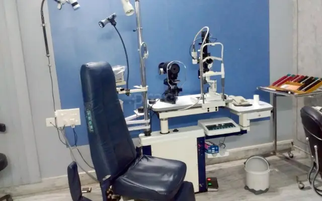 Eye Specialist in Chandigarh | DR Monica | Services 1