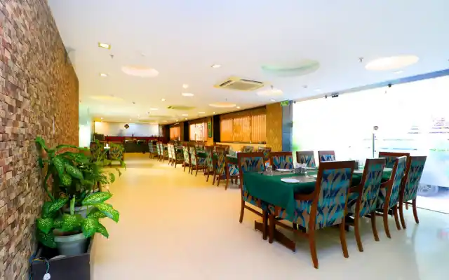 Hotels near Chandigarh Railway Station | Hotel Rajshree | Dining 1