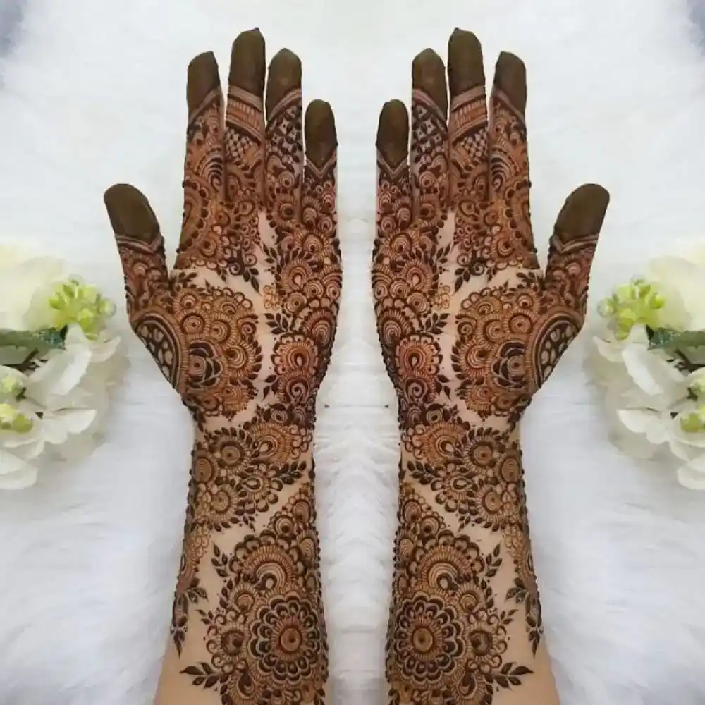 Simple Mehndi Design: Floral Pattern