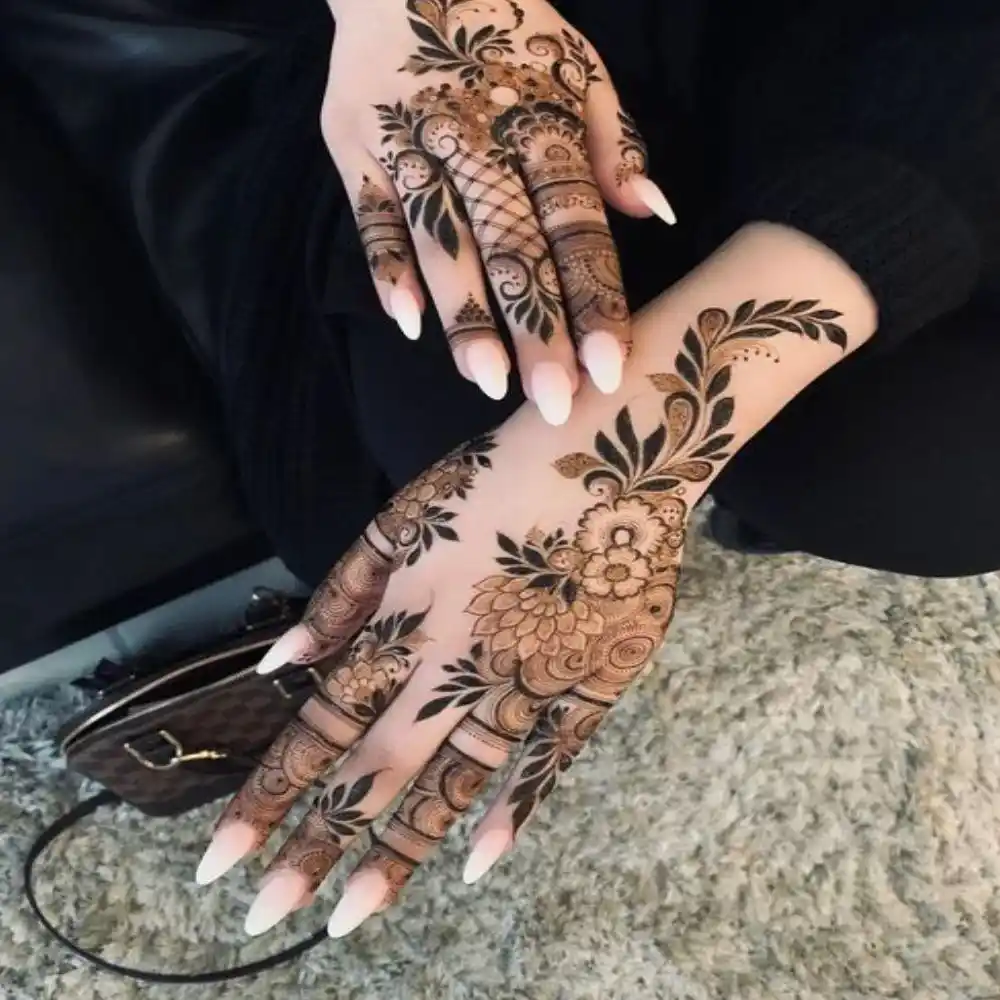 Simple Mehndi Design: bouquet of blooms