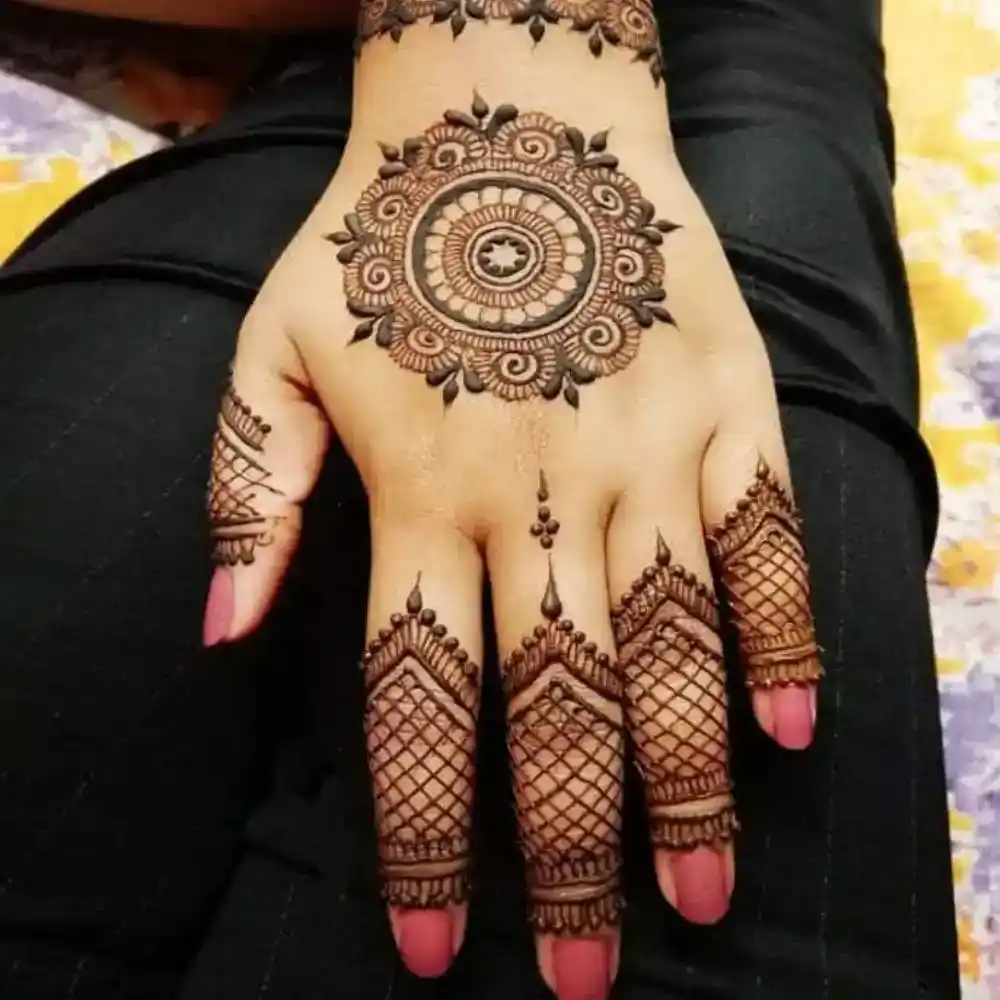 Simple Mehndi Design: Mandala