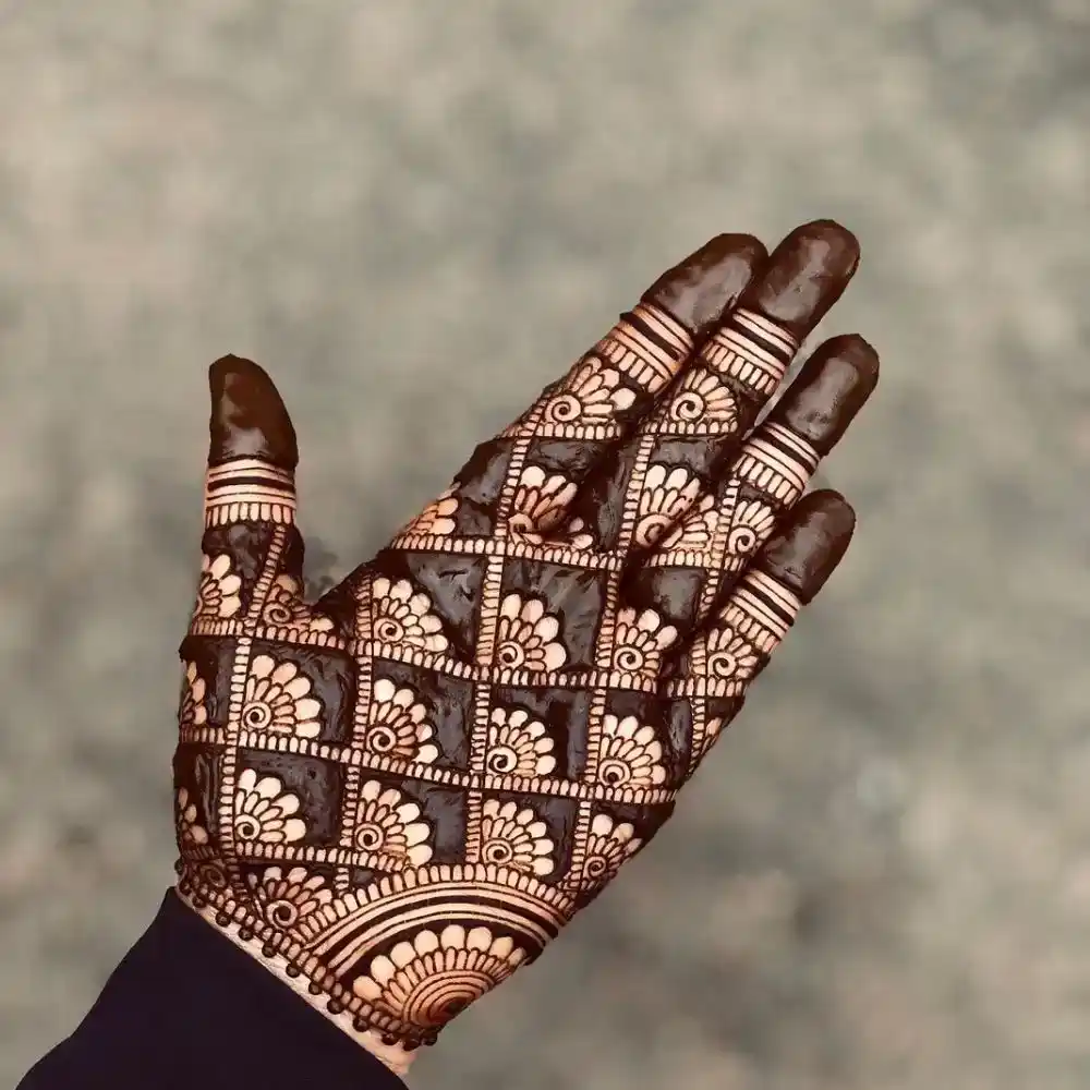 Simple Mehndi Design: Checkered Patterns