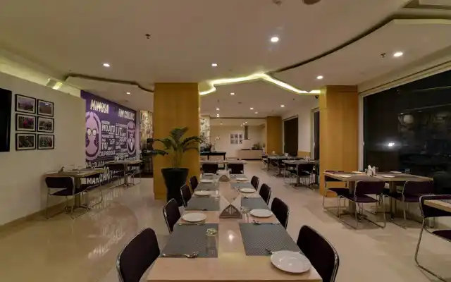 Hotels near Chandigarh Railway Station | Hometel | Dining 2