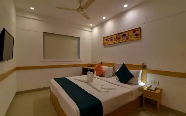 Hotels near Chandigarh Railway Station | Hometel | Accommodations 1