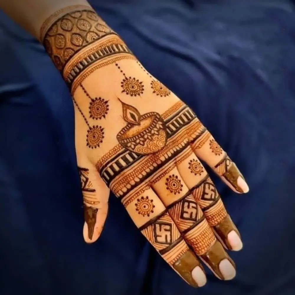 Back Hand Mehndi Design: Festival-Inspired Back Hand