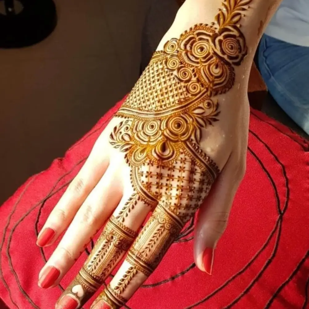 Back Hand Mehndi Design: Floral Vines Back Hand