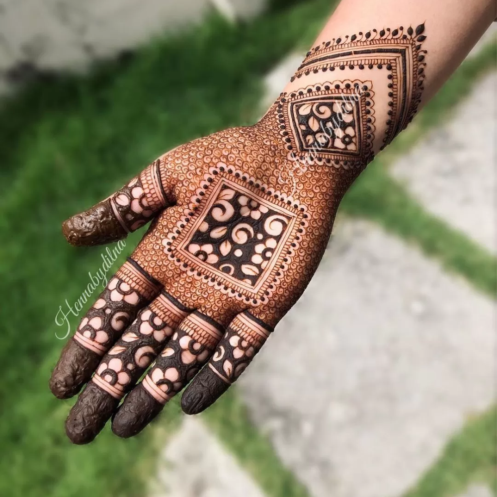 Royal Front Hand Mehndi: Intricate Lacework