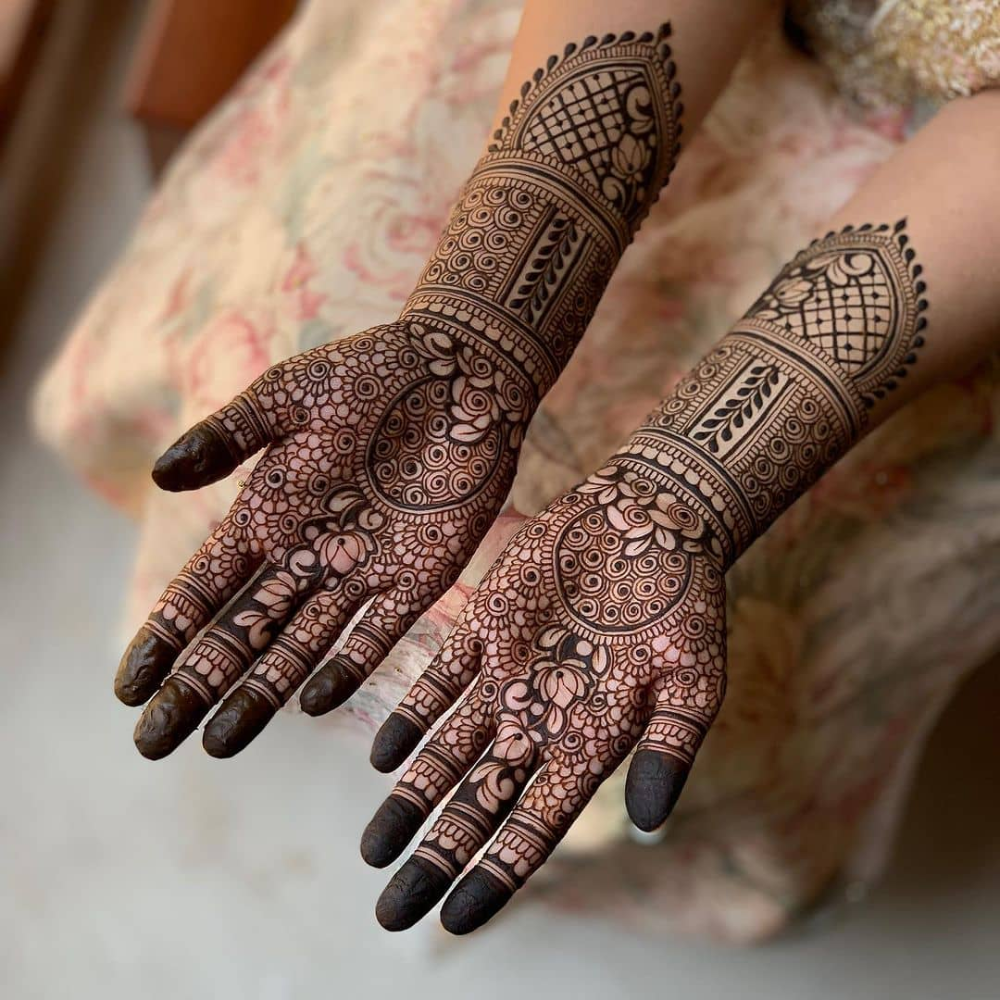 Royal Front Hand Mehndi: Mughal-Inspired